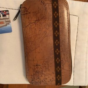 Patricia Nash zippered wallet